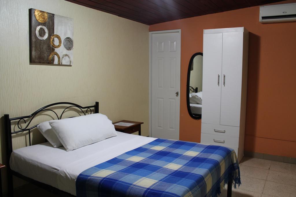 Hostal Cocos Inn Panama Dış mekan fotoğraf