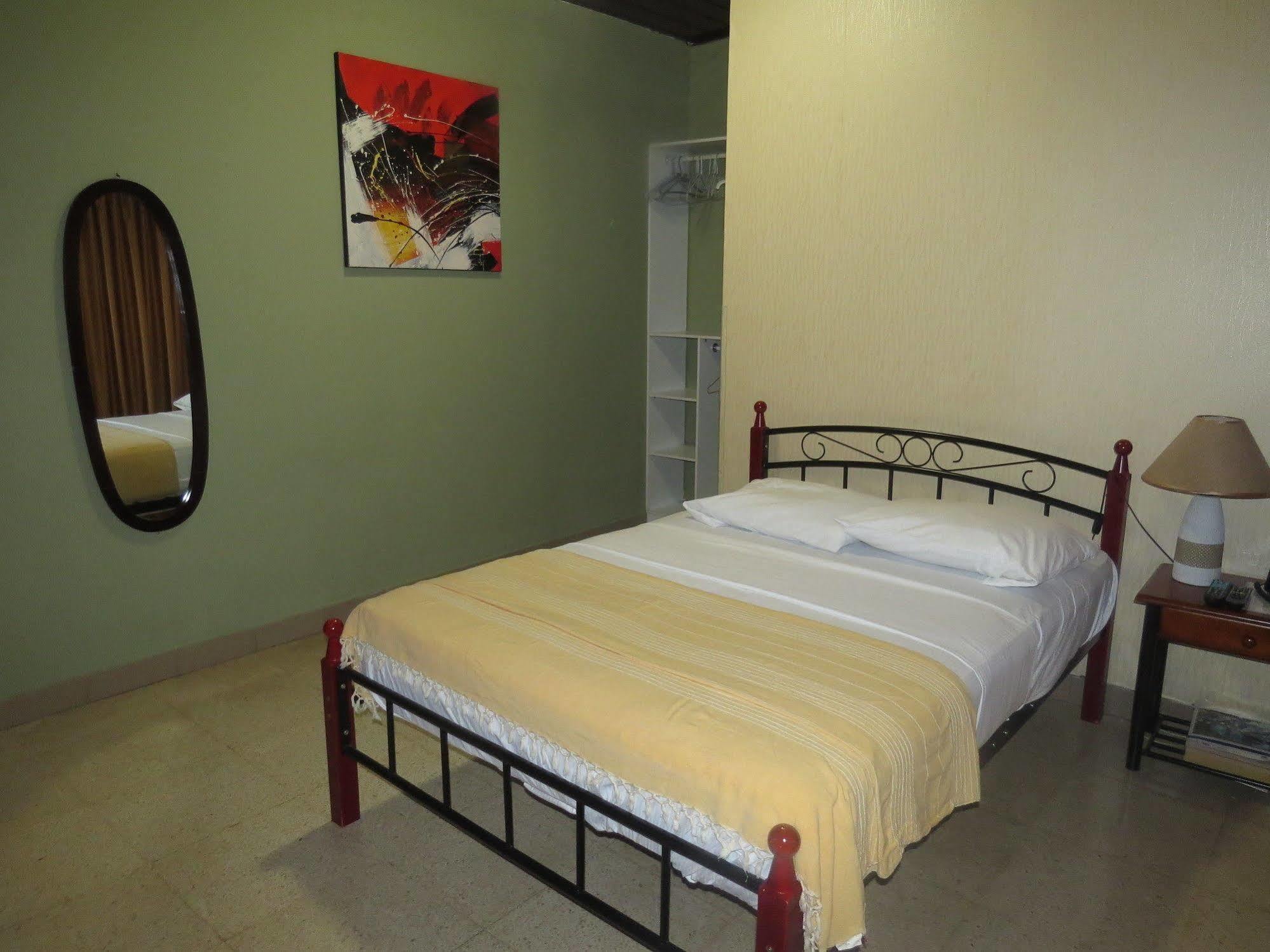 Hostal Cocos Inn Panama Dış mekan fotoğraf