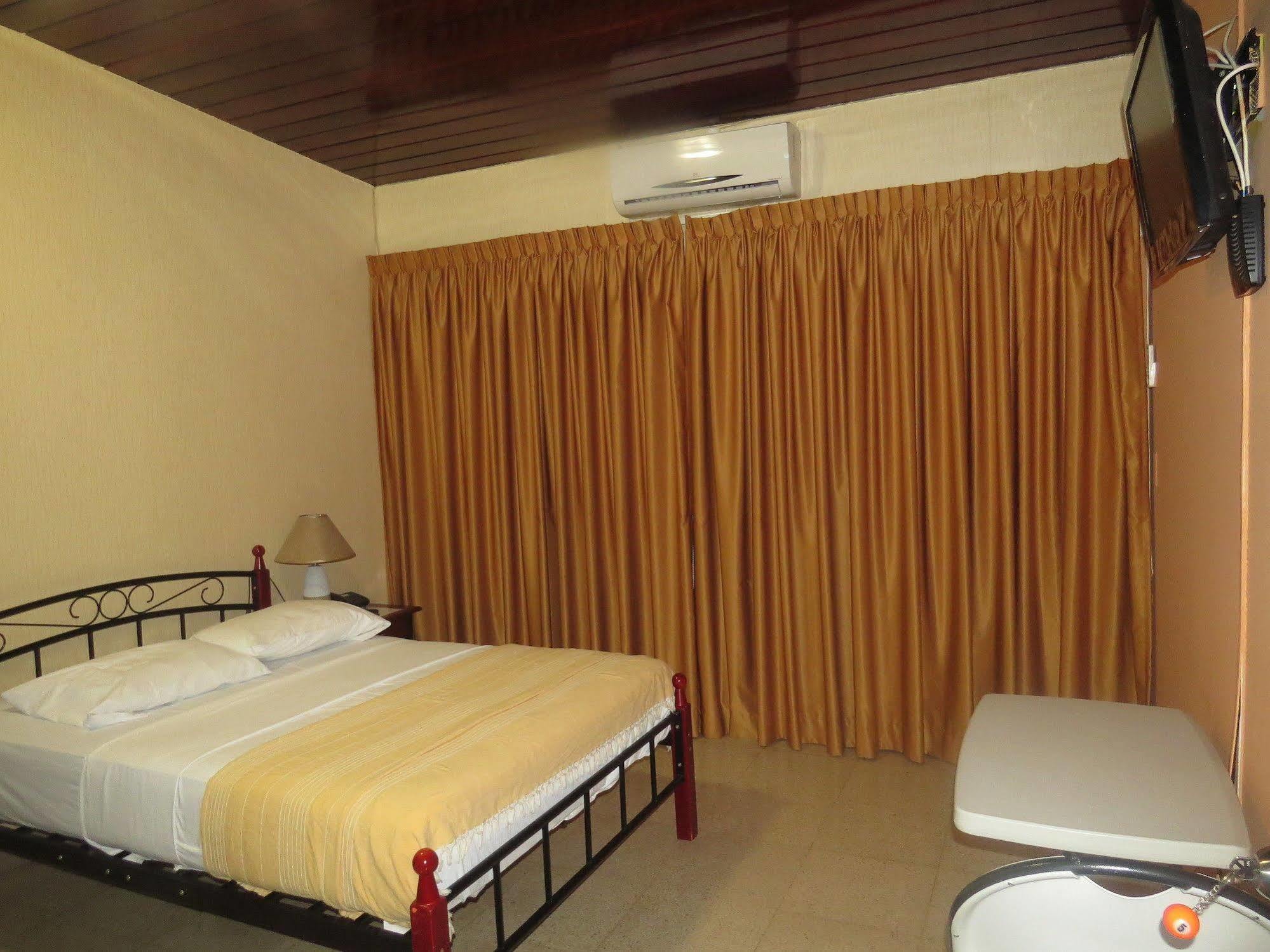 Hostal Cocos Inn Panama Dış mekan fotoğraf